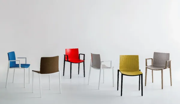 Silla con respaldo curvado para exterior