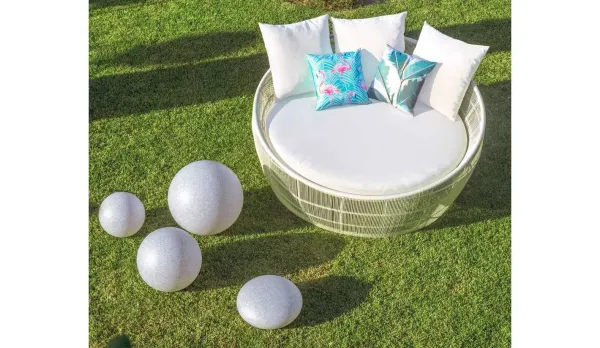 Cama de rattan para el jardín en 2 colores