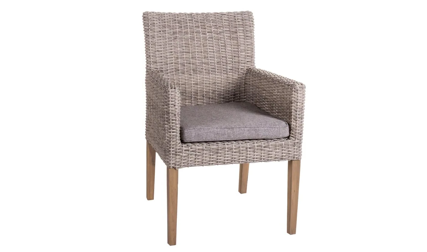 Silla de rattan semicircular en dos colores