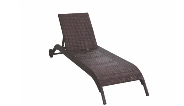 Tumbona de rattan color chocolate