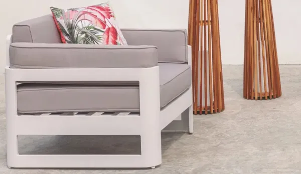 Sofás de aluminio lacado en blanco o grafito. Varias medidas
