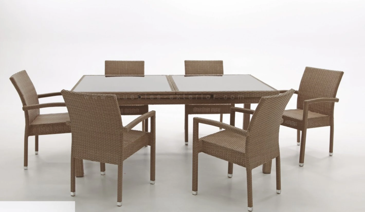 sillas y mesas rattan marrón claro