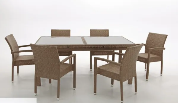 sillas y mesas rattan marrón claro