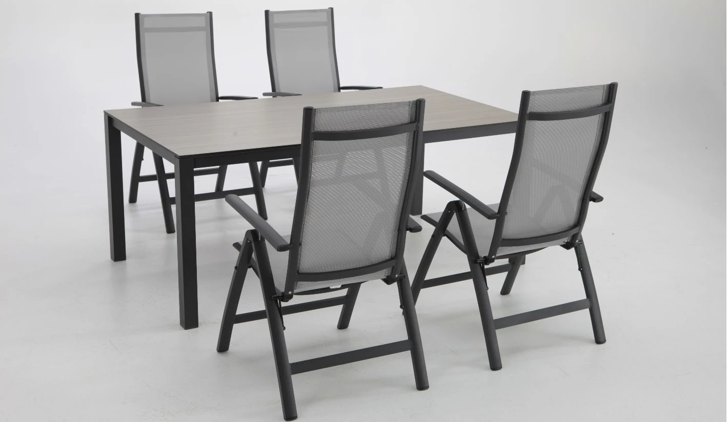 Sillas de posiciones y mesas jardín negro