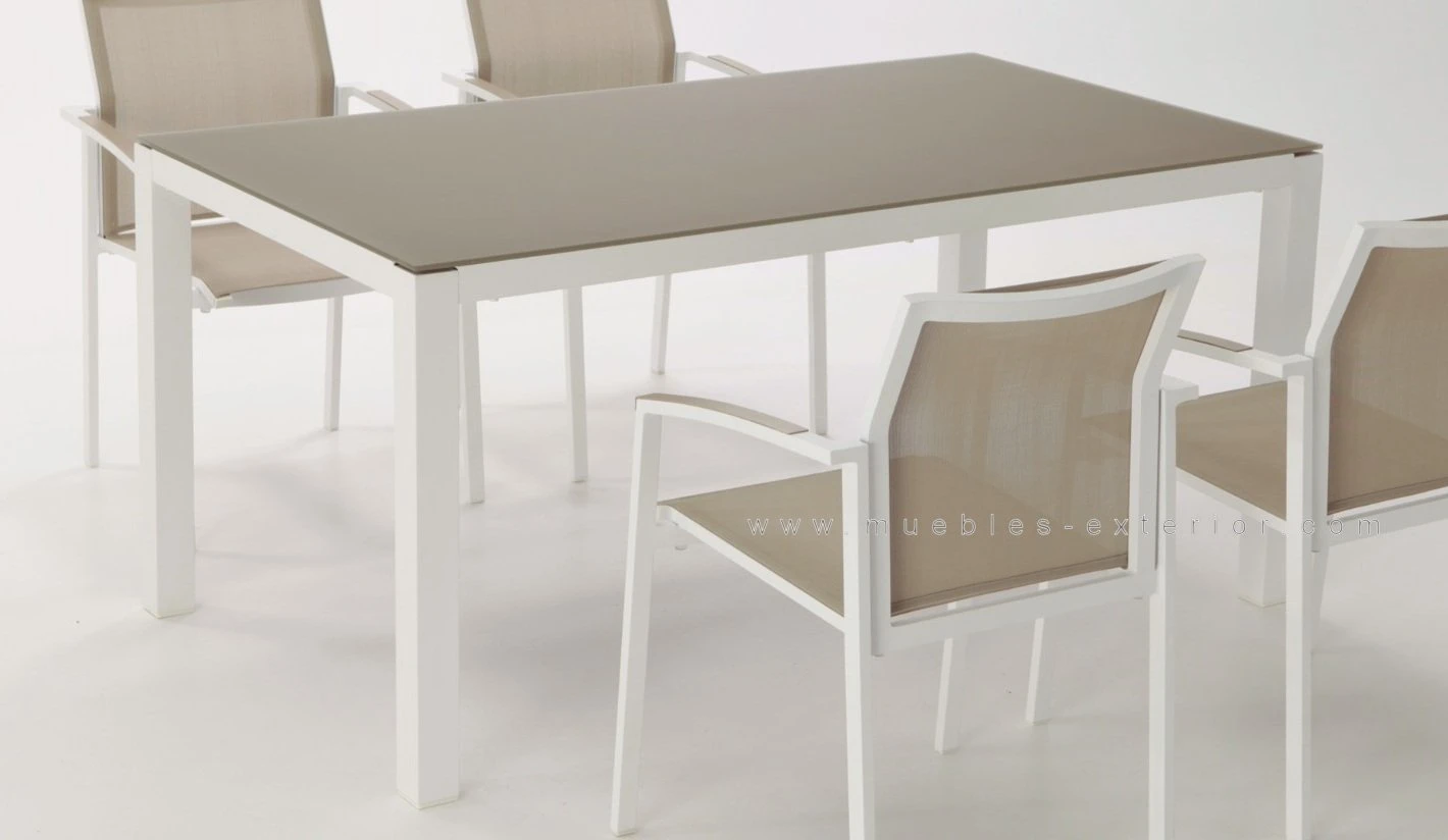 Muebles de jardín, sillas y mesas en aluminio blanco