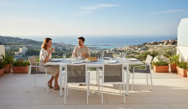 Muebles de jardín, sillas y mesas en aluminio blanco