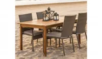 Silla de rattan color topo apilable