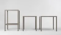 Mesa con tablero DurelTop y patas de aluminio