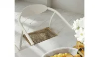 Silla apilable de aluminio color crema
