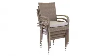 Silla de rattan color topo apilable