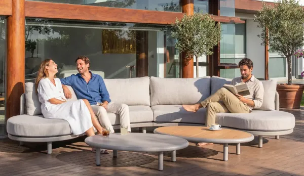 Sofá curvado de aluminio exterior color topo